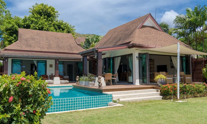 Ang Thong Villa | Luxury villa by the beach in a secluded quiet residence