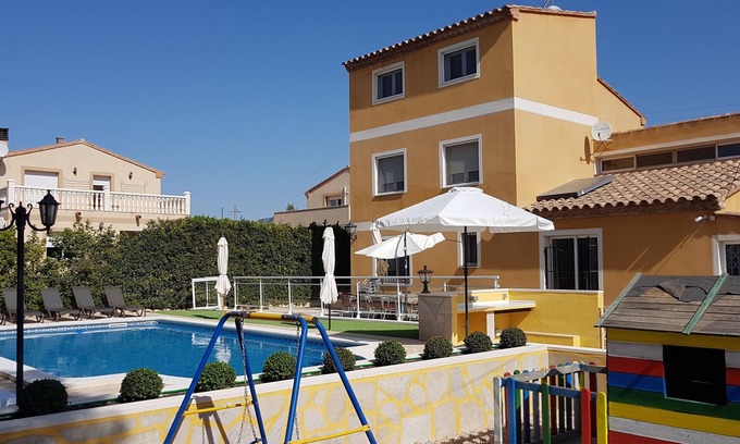 Les Tres Cales Villa | LUXURY VILLA: CHILDREN'S PARK, CLIMATE, SWIMMING POOL, BARBECUE, SAT TV, WI-FI .