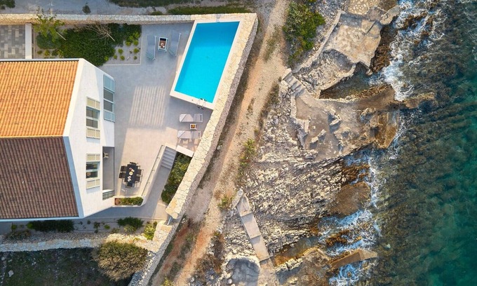 Splitska Villa | Luxury Villa Casa Familija Splitska - Pool, Seafront