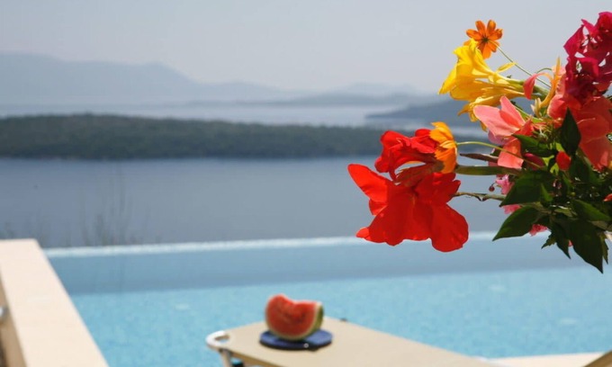 Perigiali Villa | Luxury Villa Della Luna, with a private infinity pool and amazing views