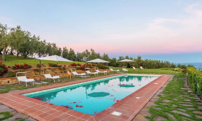 Massa e Cozzile Villa | Luxury Villa Gialla the view of tuscan countryside