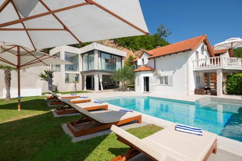 Prolozac Villa | Luxury Villa Karmen with pool & spa zone