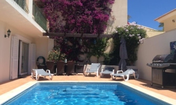 Ferragudo Villa | LUXURY Villa overlooking beach-PRIVATE POOL, traditional village location