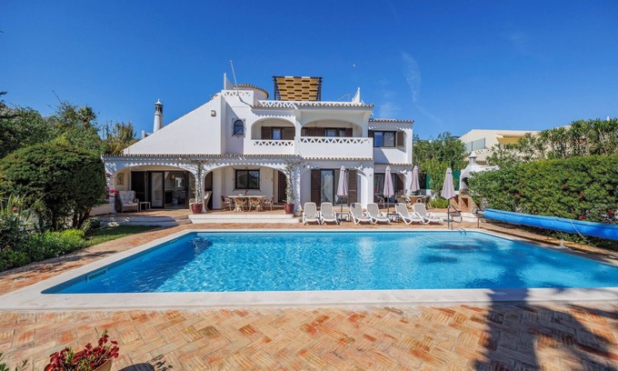 Sesmarias Villa | Luxury Villa, Sea Views, Very Close to Beach & Restaurants, Heatable Pool.