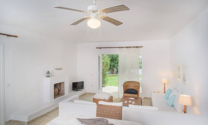 Kanapitsa Villa | Luxury Villa Skiathos |Two-Bedroom Suite Dyo |Vromolimnos
