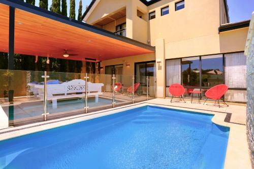 Munster House | Luxury Villa W Pool & Spa 5 BEDROOMS
