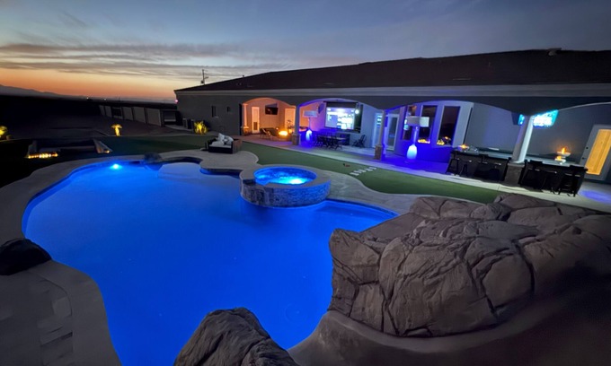 Casa Grande Villa | Luxury Villa w/Pool, Spa, Gym & Movie Theater!