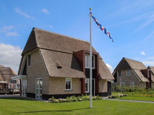 Delfstrahuizen Villa | Luxury villa with a sauna, at the Tjeukemeer