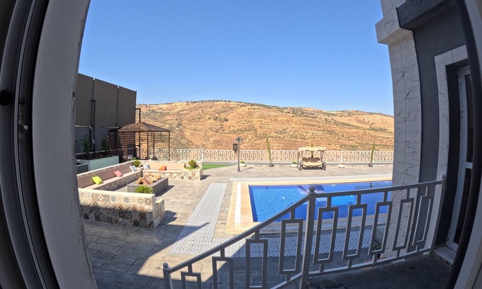 Suwailih Villa | Luxury villa with pool and amazing mountain view by Sama Petra