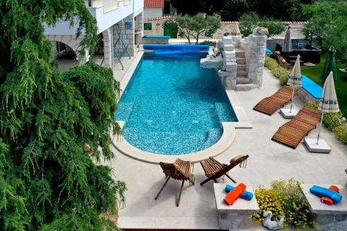 Plano Villa | Luxury Villa with Pool, Jacuzzi, Sauna and Gym