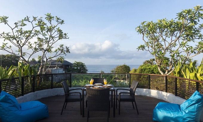 Cemagi Villa | Luxury villa with rooftop viewing sea and rice field.