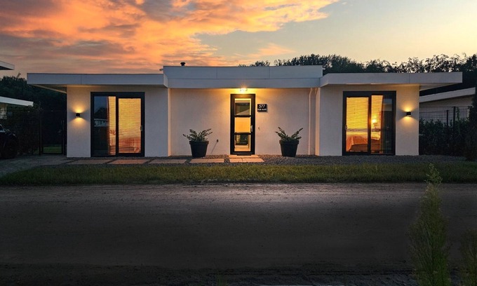 Zeewolde House | Luxury villa with veranda, canoe
