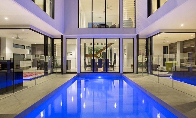 Surfers Paradise House | Luxury Villas Bluewater Oasis (Heated Pool)