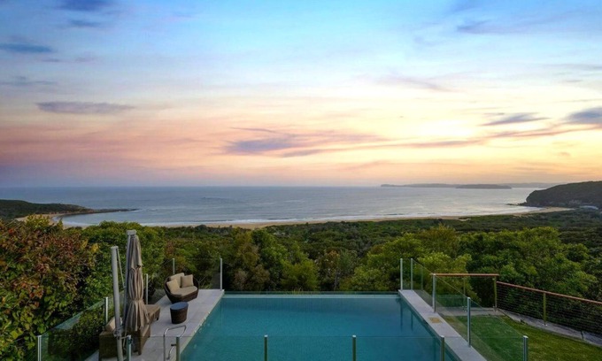 Killcare House | Luxury Villas Kalani at Killcare (Walk to the beach)