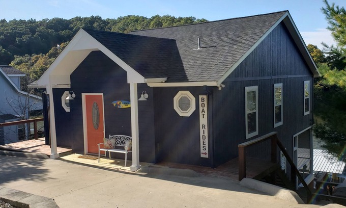 Climax Springs House | Luxury * Waterfront * Quiet Family Cove * Kayaks * Fabulous Dock * Great Views