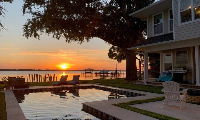 Merritt Island House | Luxury Waterfront Home Perfect for a Family Getaway