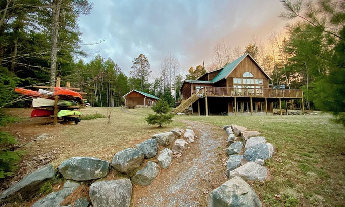 Brudenell House | Luxury Waterfront Retreat, 4-bedrooms + bunkie and private dock, AC and Wifi