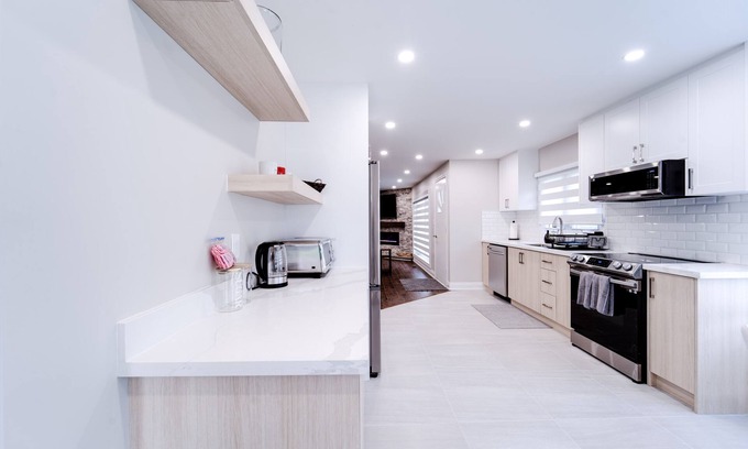 Selwyn Cottage | Luxury waterfront cottage in Peterborough