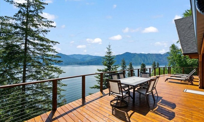 Bayview Cabin | Luxury Waterfront Cabin on Lake Pend Oreille with Game Room - Fully Remodeled!