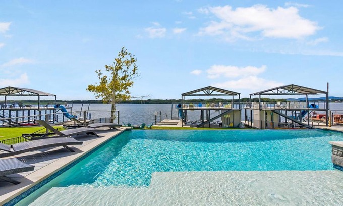 Kingsland House | Luxury Waterfront Pool Hot Tub Boat Slips