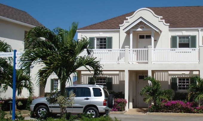 Speightstown Apartment | Luxury West Coast 2 Bed Apt, Panoramic Sea Views. Infinity pool, Jacuzzi, Gym