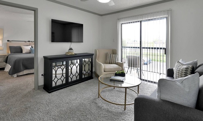 Webster Apartment | Luxury Work Space|Communal Pool|Private Balcony|Laundry OnsitelFitness Center|Near Bay BrooklWiFi