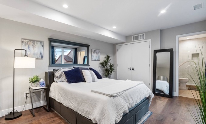 Highland Apartment | LuxuryDenver 750 Sq. Ft. Private Suite + Hot Tub - Downtown Denver