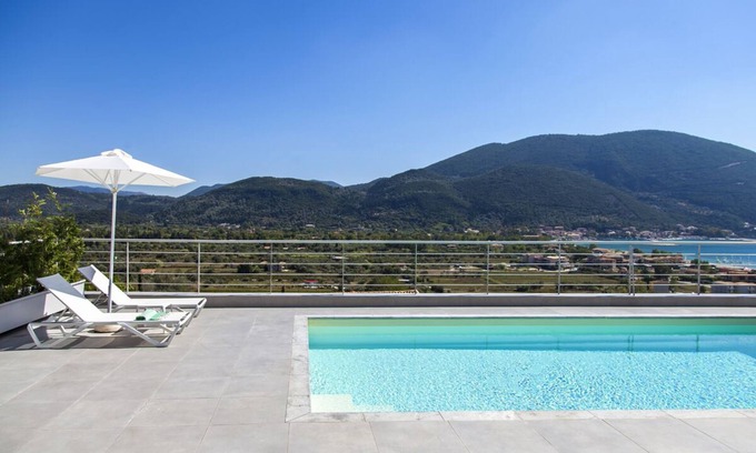 Pondi Villa | LuxuryVilla W With Private Pool & Amazing Sunsets!