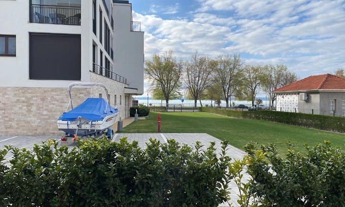 Csopak Apartment | Luxus Apartment direkt am See