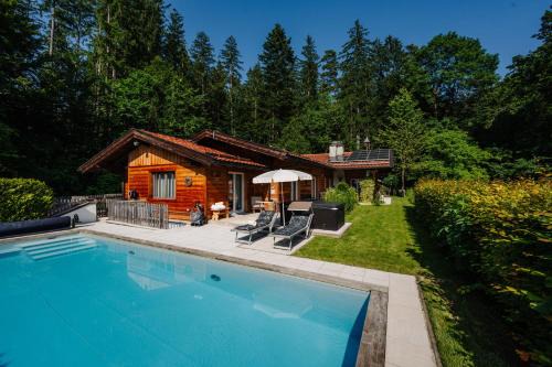 Grossgmain House | Luxus Ferienhaus Salzburg Chalet mit Pool, Sauna, Whirlpool, Kamin