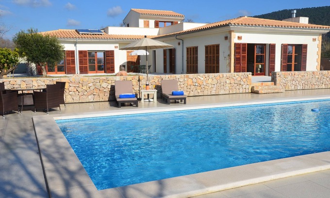 Son Servera Villa | Luz de Sol is a fantastic newly built beach side villa 25 meters from the beach