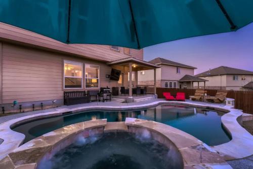 San Antonio Villa | Lxry 4 BR, Heated Pool, Spa, near attrns (St1)