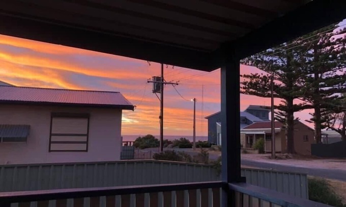 North Beach House | Lynch’s Sea View - Within 100m to the beach