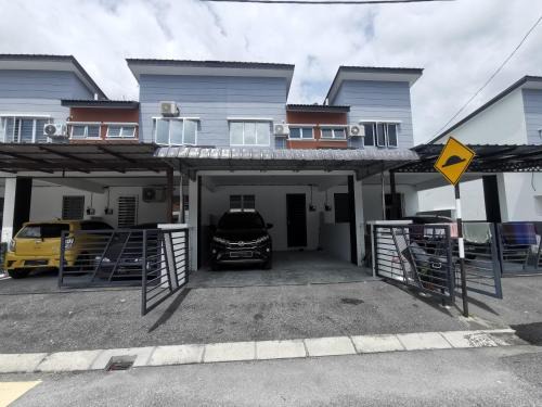 Bota House | LYNN HOMESTAY SERI ISKANDAR