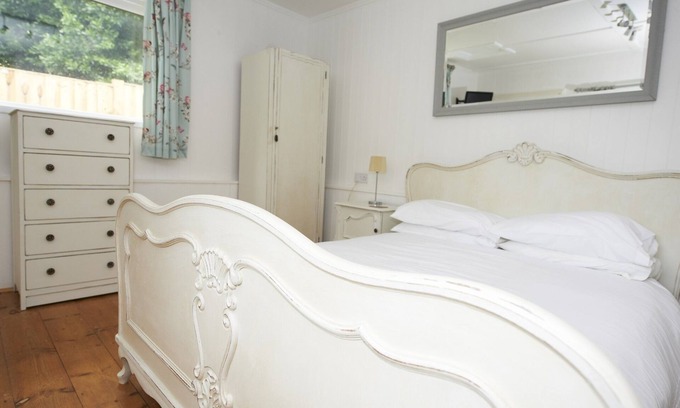 Shanklin Cabin | Lyon Court - The Old Stable - Wooden Cabin (sleeps 3), with Pool