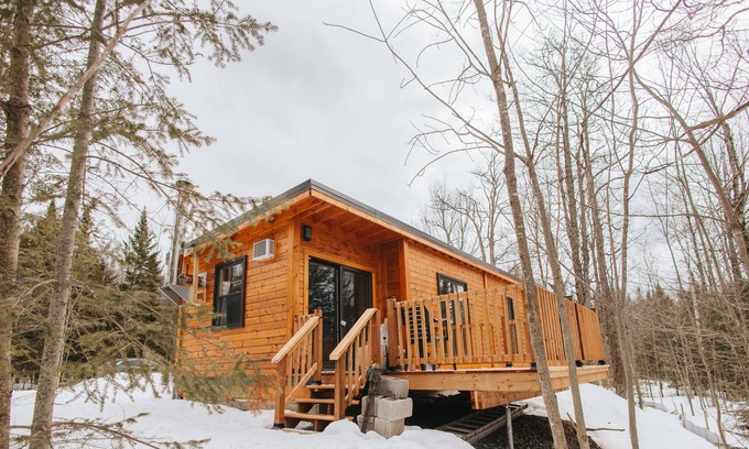 Coaticook Ski Chalet | Lyster Cabin #1 - Waterfront