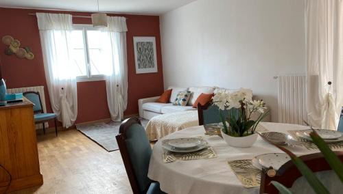 Acheres Apartment | Mésange d Atlas - North West Paris Suburbs