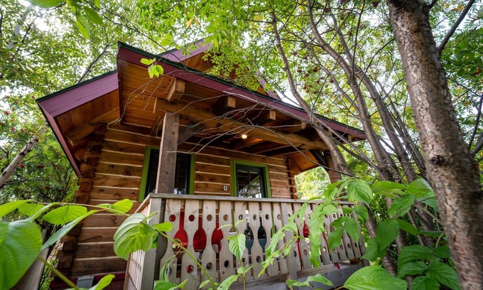 Grand Marais Cottage | Mökki: Dovetail Log Cabin Downtown