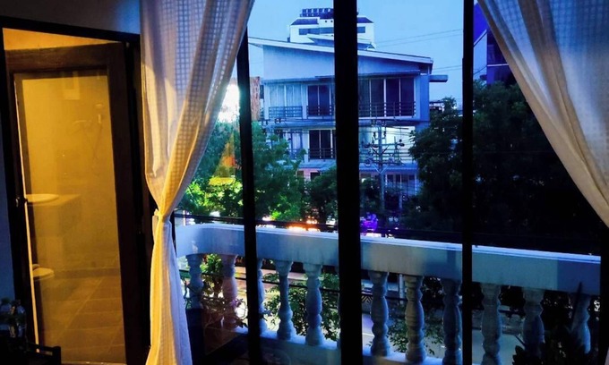 Suan Luang Bed & Breakfast | m.stay