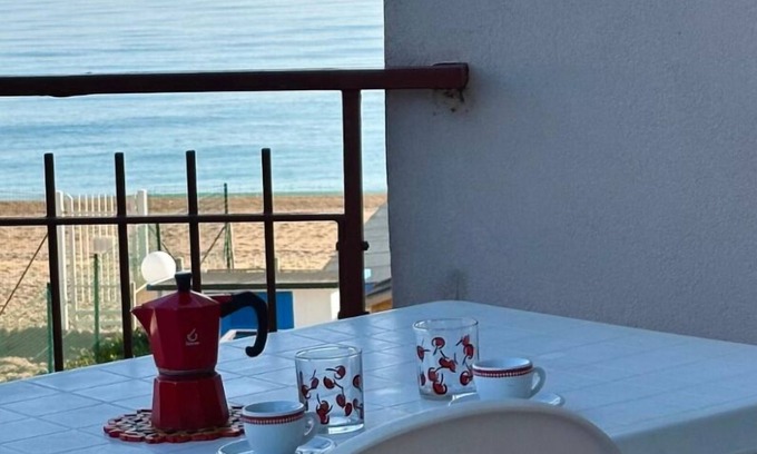 Marcelli Apartment | M097 - Marcelli, three-room apartment on the sea with private beach