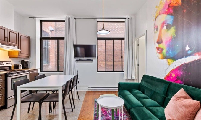 Milton Park Apartment | M11 | Boulevard Suites: Cozy 2-BR DT Montreal 3B