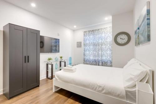 Mile End Apartment | M11 Modern Comfy Studio wAC in PlateauMile-End