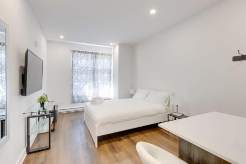 Mile End Apartment | M11 Upscale Studio wQueen Bed AC Prime Location