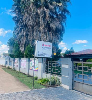 Mmabatho House | M2B guest lodge - Mum to be spa