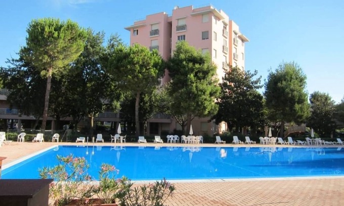 Marcelli Apartment | M434 – Marcelli, three-Room Apartment in Residence with Pool