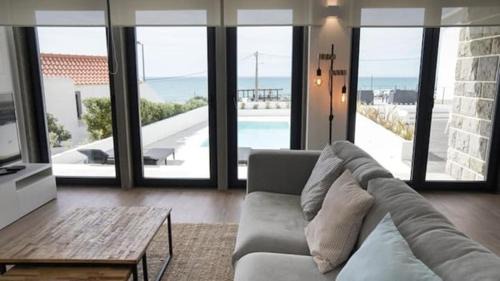 Praia das Macas House | Maçãs Home-Land Sea View at The Beach