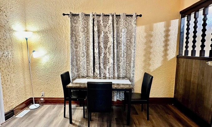 Niagara Falls House | MABSARKERLLC 3-bedroom house in marvelous Niagara Falls with AC