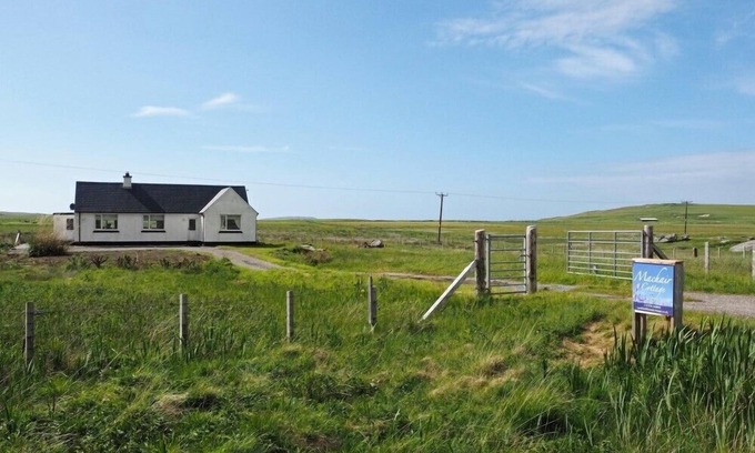 Isle of North Uist Cottage | MACHAIR COTTAGE, pet friendly, with a garden in Lochmaddy, North Uist