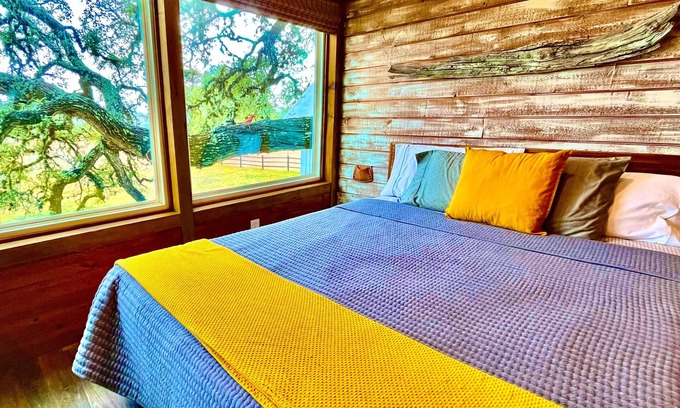 Dripping Springs Cabin | MACK: a Gorgeous Treehouse Studio for 4, overlooking the Texas Hill Country