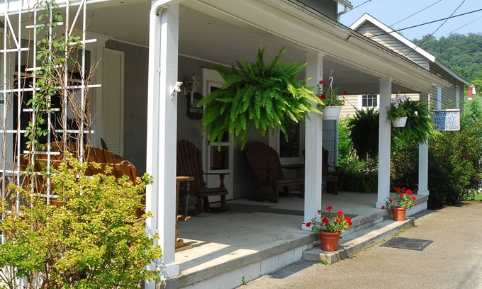 Mill Run House | MacKenzie Guest House in the heart of Ohiopyle